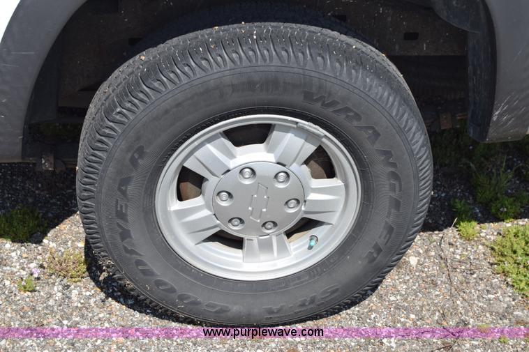 image for item H8526 2006 Chevrolet Colorado Ext. Cab pickup truck