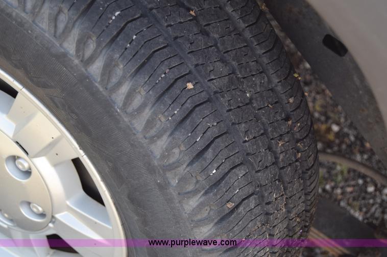 image for item H8526 2006 Chevrolet Colorado Ext. Cab pickup truck