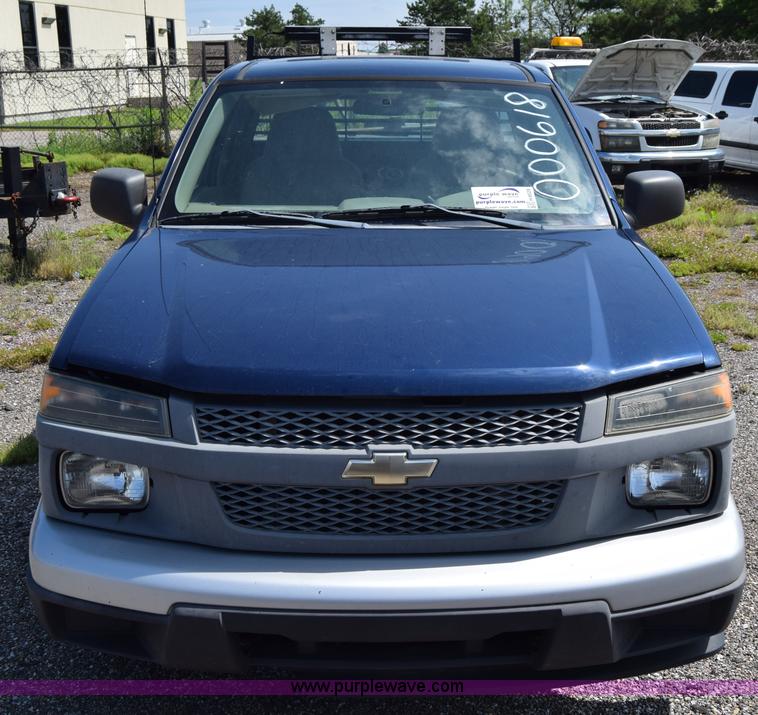 image for item H8528 2004 Chevrolet Colorado Ext. Cab pickup truck
