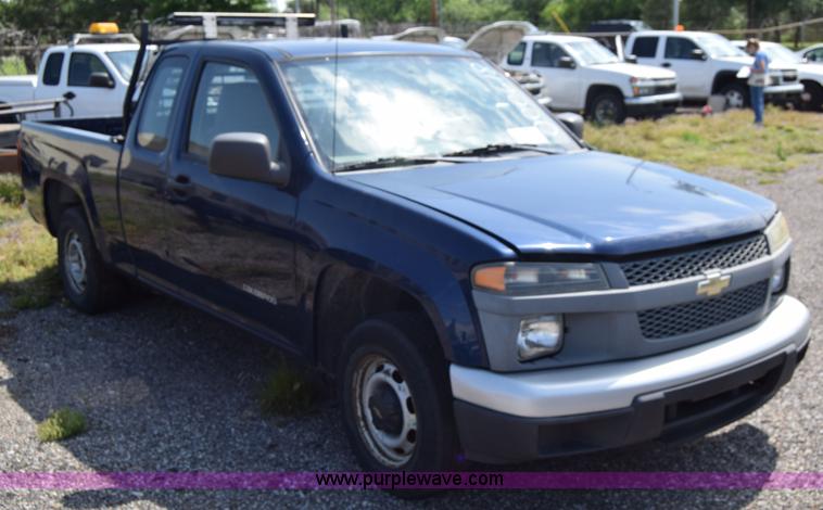 image for item H8528 2004 Chevrolet Colorado Ext. Cab pickup truck