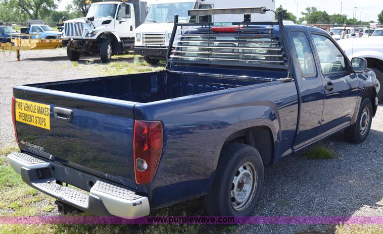 image for item H8528 2004 Chevrolet Colorado Ext. Cab pickup truck