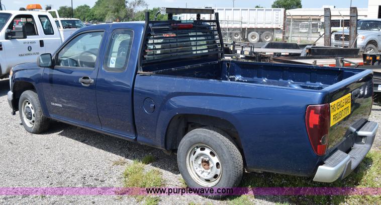 image for item H8528 2004 Chevrolet Colorado Ext. Cab pickup truck