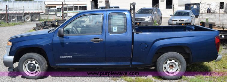image for item H8528 2004 Chevrolet Colorado Ext. Cab pickup truck