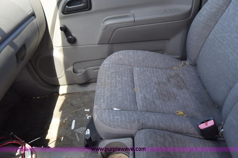 image for item H8528 2004 Chevrolet Colorado Ext. Cab pickup truck