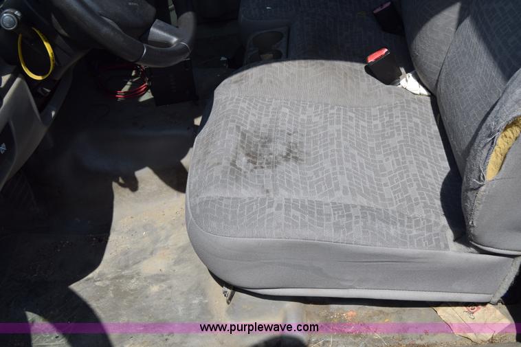 image for item H8528 2004 Chevrolet Colorado Ext. Cab pickup truck