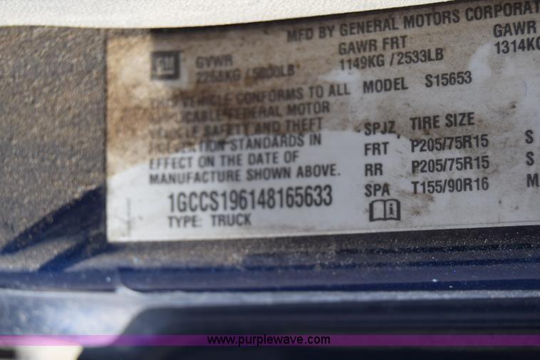 image for item H8528 2004 Chevrolet Colorado Ext. Cab pickup truck