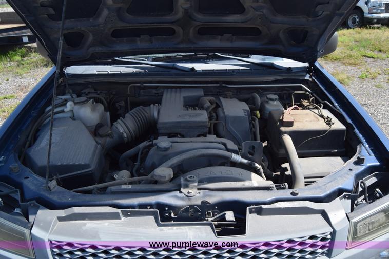 image for item H8528 2004 Chevrolet Colorado Ext. Cab pickup truck