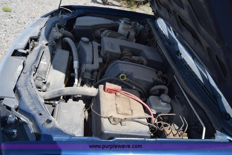 image for item H8528 2004 Chevrolet Colorado Ext. Cab pickup truck