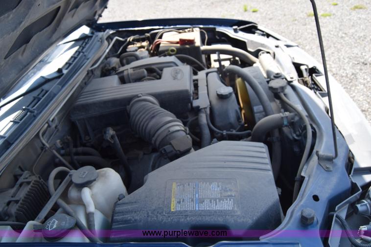 image for item H8528 2004 Chevrolet Colorado Ext. Cab pickup truck