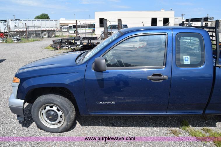 image for item H8528 2004 Chevrolet Colorado Ext. Cab pickup truck