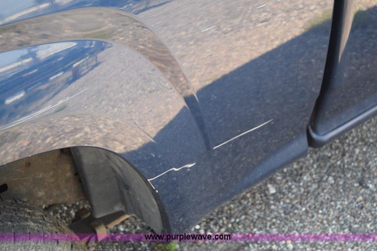 image for item H8528 2004 Chevrolet Colorado Ext. Cab pickup truck