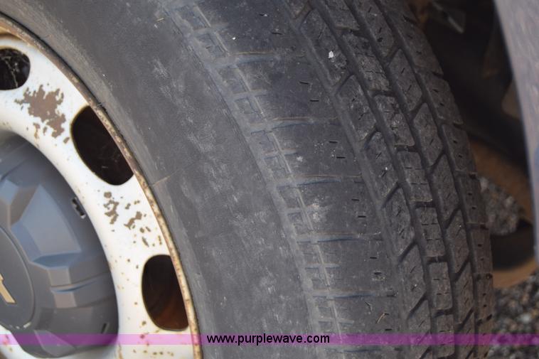 image for item H8528 2004 Chevrolet Colorado Ext. Cab pickup truck