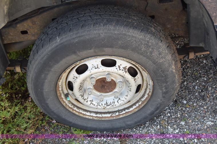 image for item H8528 2004 Chevrolet Colorado Ext. Cab pickup truck