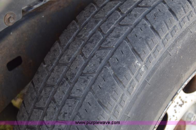 image for item H8528 2004 Chevrolet Colorado Ext. Cab pickup truck