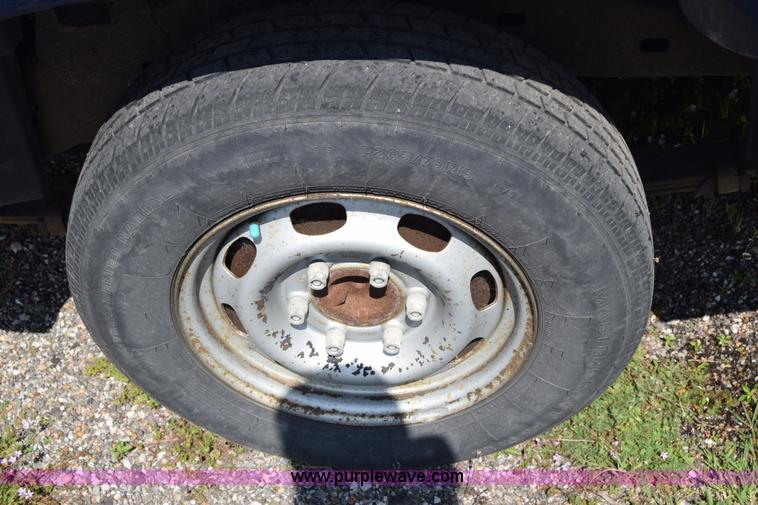 image for item H8528 2004 Chevrolet Colorado Ext. Cab pickup truck