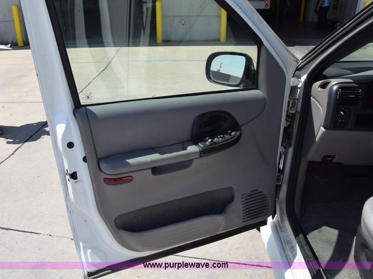 image for item J6614 2003 Chevrolet Venture Cargo van