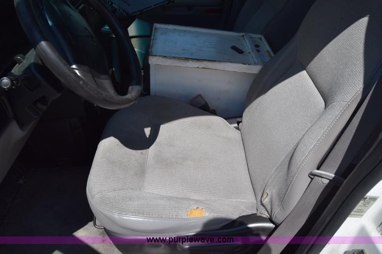 image for item J6614 2003 Chevrolet Venture Cargo van