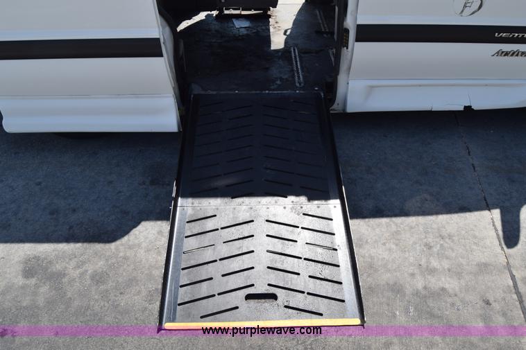 image for item J6614 2003 Chevrolet Venture Cargo van