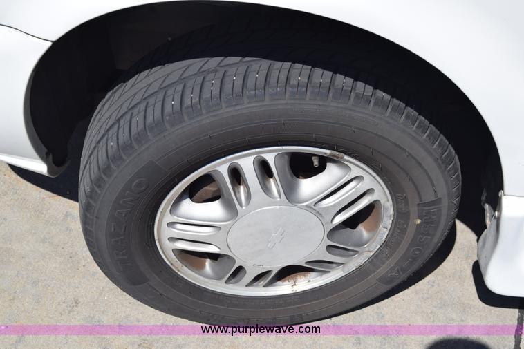 image for item J6614 2003 Chevrolet Venture Cargo van