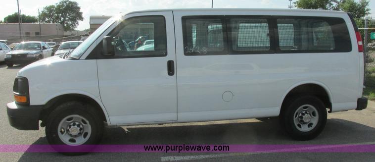image for item J6616 2011 Chevrolet Express 2500 Cargo van