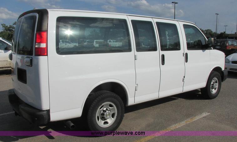 image for item J6616 2011 Chevrolet Express 2500 Cargo van