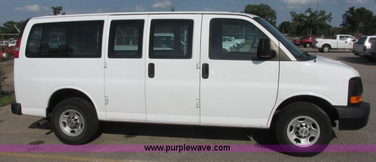 image for item J6616 2011 Chevrolet Express 2500 Cargo van