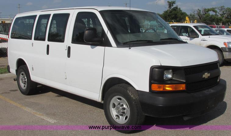 image for item J6616 2011 Chevrolet Express 2500 Cargo van