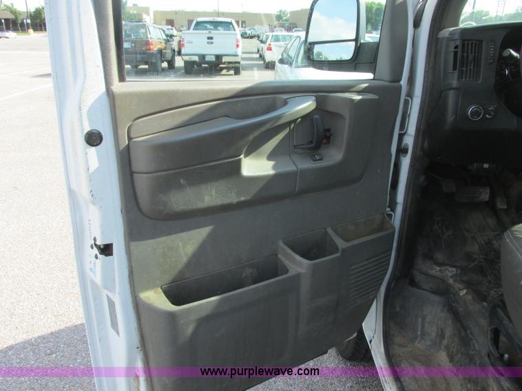 image for item J6616 2011 Chevrolet Express 2500 Cargo van