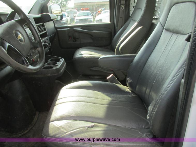 image for item J6616 2011 Chevrolet Express 2500 Cargo van