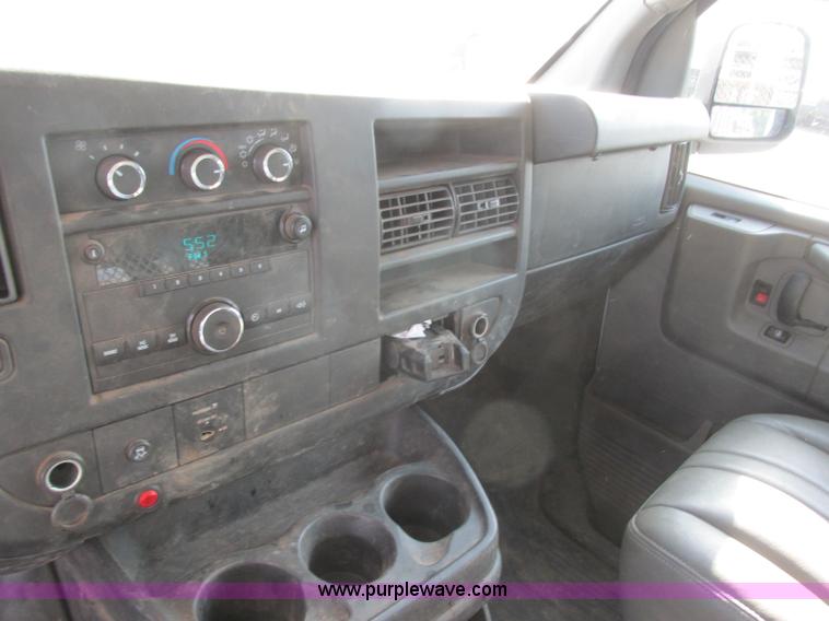 image for item J6616 2011 Chevrolet Express 2500 Cargo van