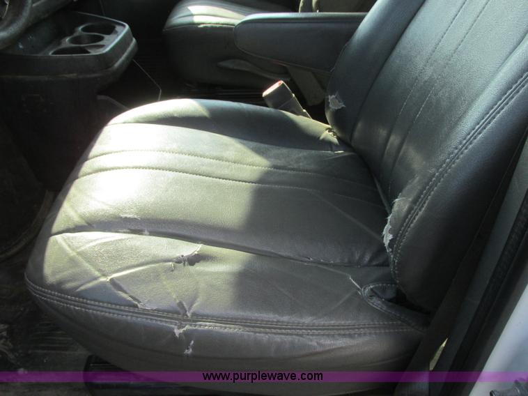 image for item J6616 2011 Chevrolet Express 2500 Cargo van