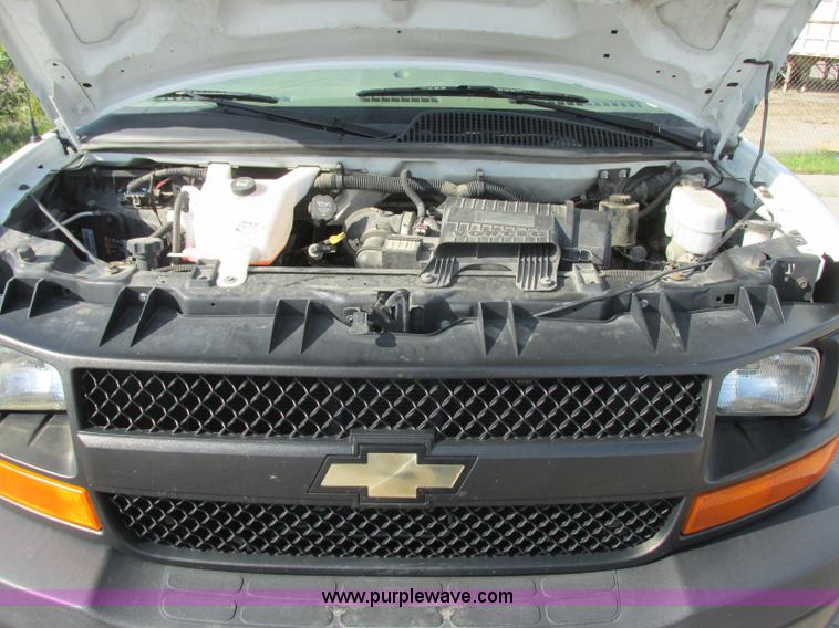 image for item J6616 2011 Chevrolet Express 2500 Cargo van