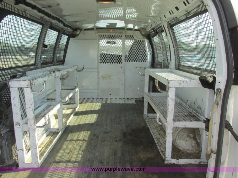 image for item J6616 2011 Chevrolet Express 2500 Cargo van