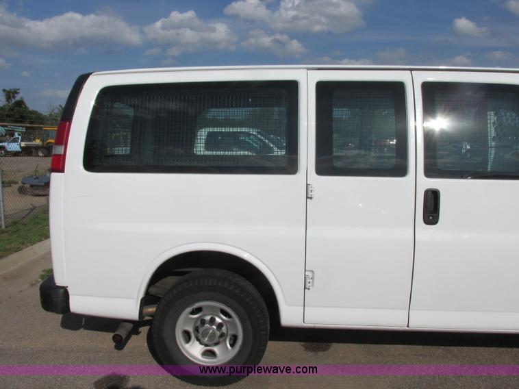 image for item J6616 2011 Chevrolet Express 2500 Cargo van