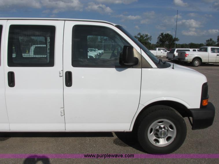 image for item J6616 2011 Chevrolet Express 2500 Cargo van