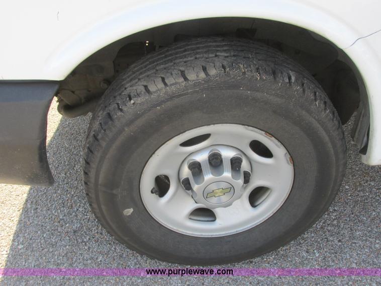 image for item J6616 2011 Chevrolet Express 2500 Cargo van