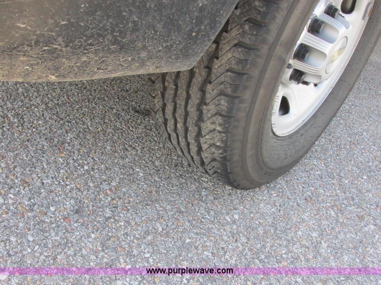 image for item J6616 2011 Chevrolet Express 2500 Cargo van