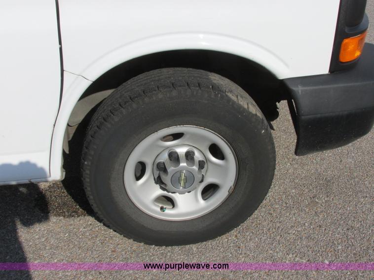 image for item J6616 2011 Chevrolet Express 2500 Cargo van