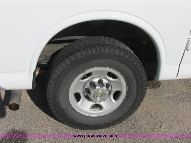 image for item J6616 2011 Chevrolet Express 2500 Cargo van