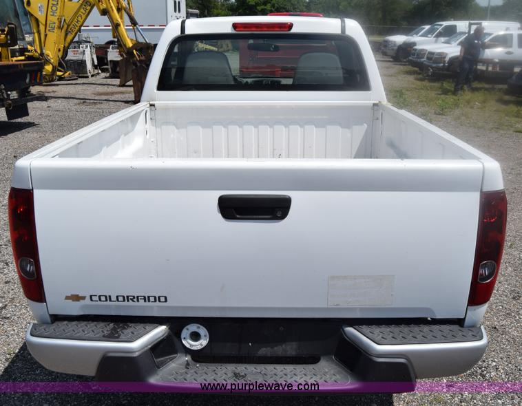 image for item K8507 2005 Chevrolet Colorado pickup truck