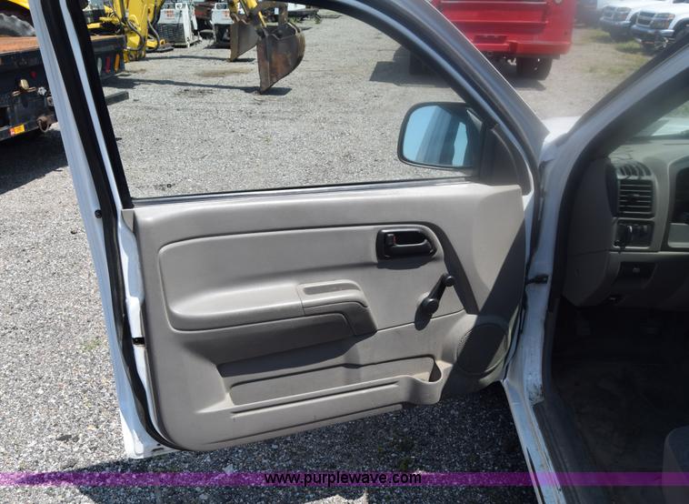 image for item K8507 2005 Chevrolet Colorado pickup truck