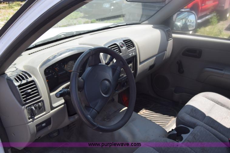 image for item K8507 2005 Chevrolet Colorado pickup truck