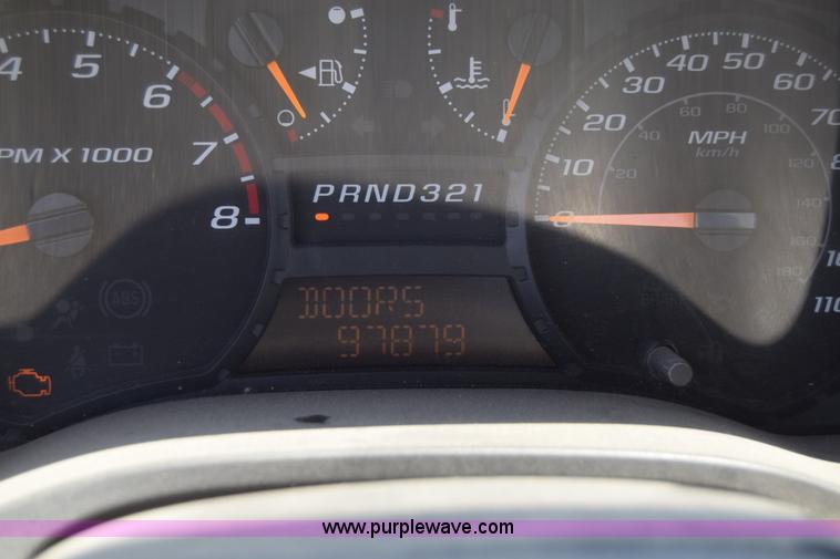 image for item K8507 2005 Chevrolet Colorado pickup truck