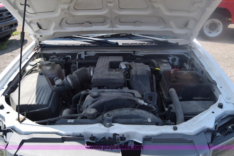 image for item K8507 2005 Chevrolet Colorado pickup truck