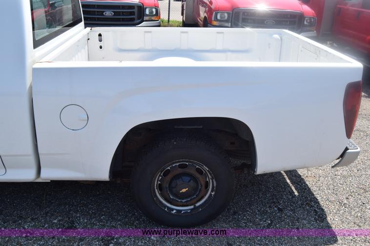 image for item K8507 2005 Chevrolet Colorado pickup truck