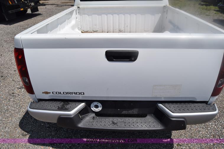 image for item K8507 2005 Chevrolet Colorado pickup truck