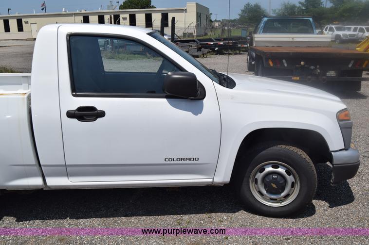 image for item K8507 2005 Chevrolet Colorado pickup truck