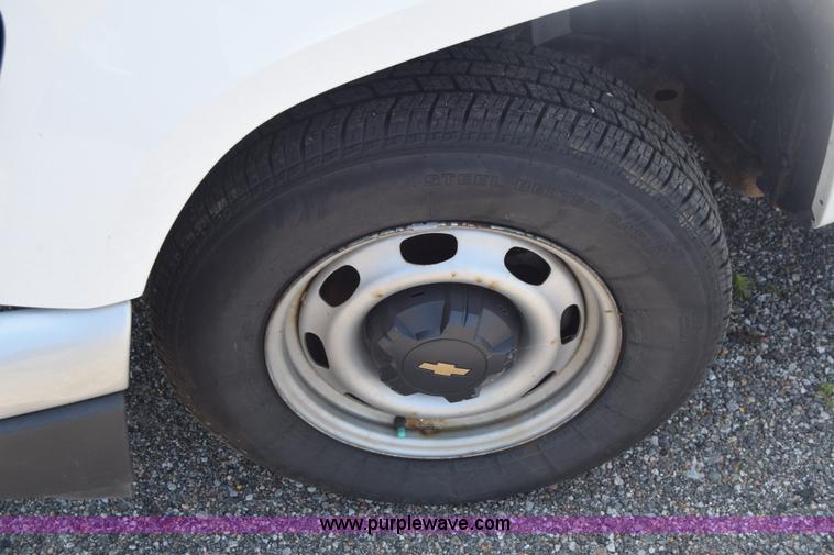 image for item K8507 2005 Chevrolet Colorado pickup truck