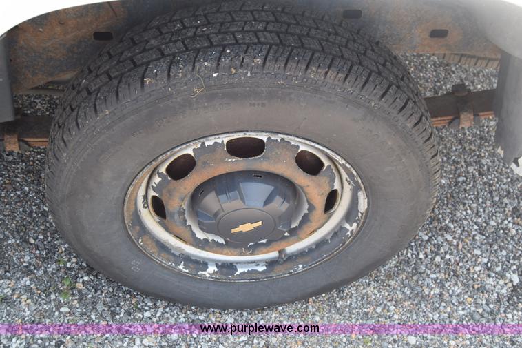 image for item K8507 2005 Chevrolet Colorado pickup truck