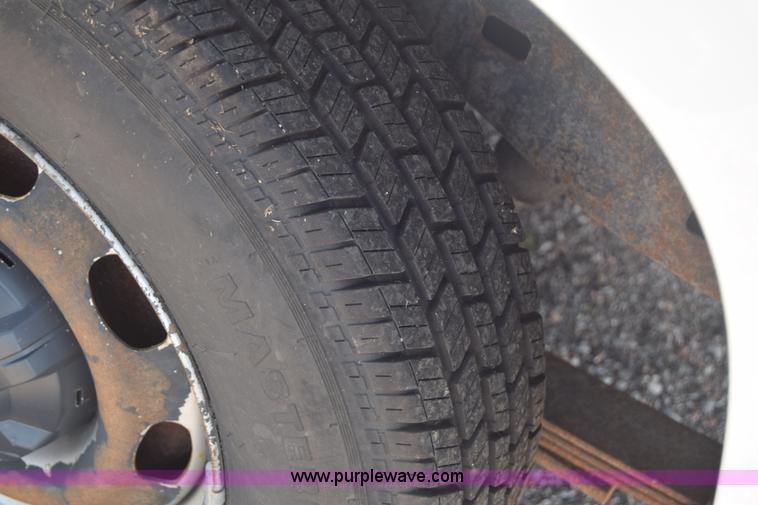 image for item K8507 2005 Chevrolet Colorado pickup truck